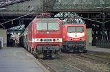 30.04.1994    v.l. S 15481 Meien - Schna und E 3253 Eberswalde - Dresden    Dresden-Neustadt